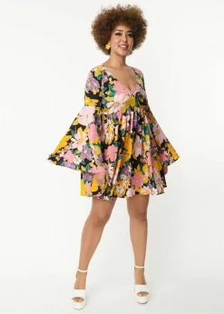 Unique Vintage Smak Parlour Aura Floral 60's Babydoll Dress Black 12 Unique Vintage Smak Parlour Aura Floral 60's Babydoll Dress Black -Smashed Lemons shop unique vintage SP253WD0 aura floral babydoll dress blk 4 1024x1024